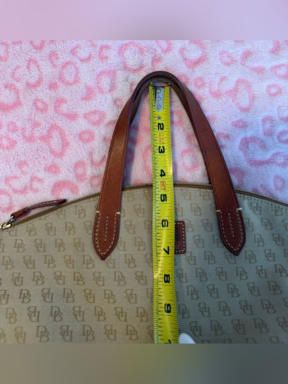 Dooney & Bourke Greta Satchel Beige Bag
Handbags Women’s - Picture 11 of 11